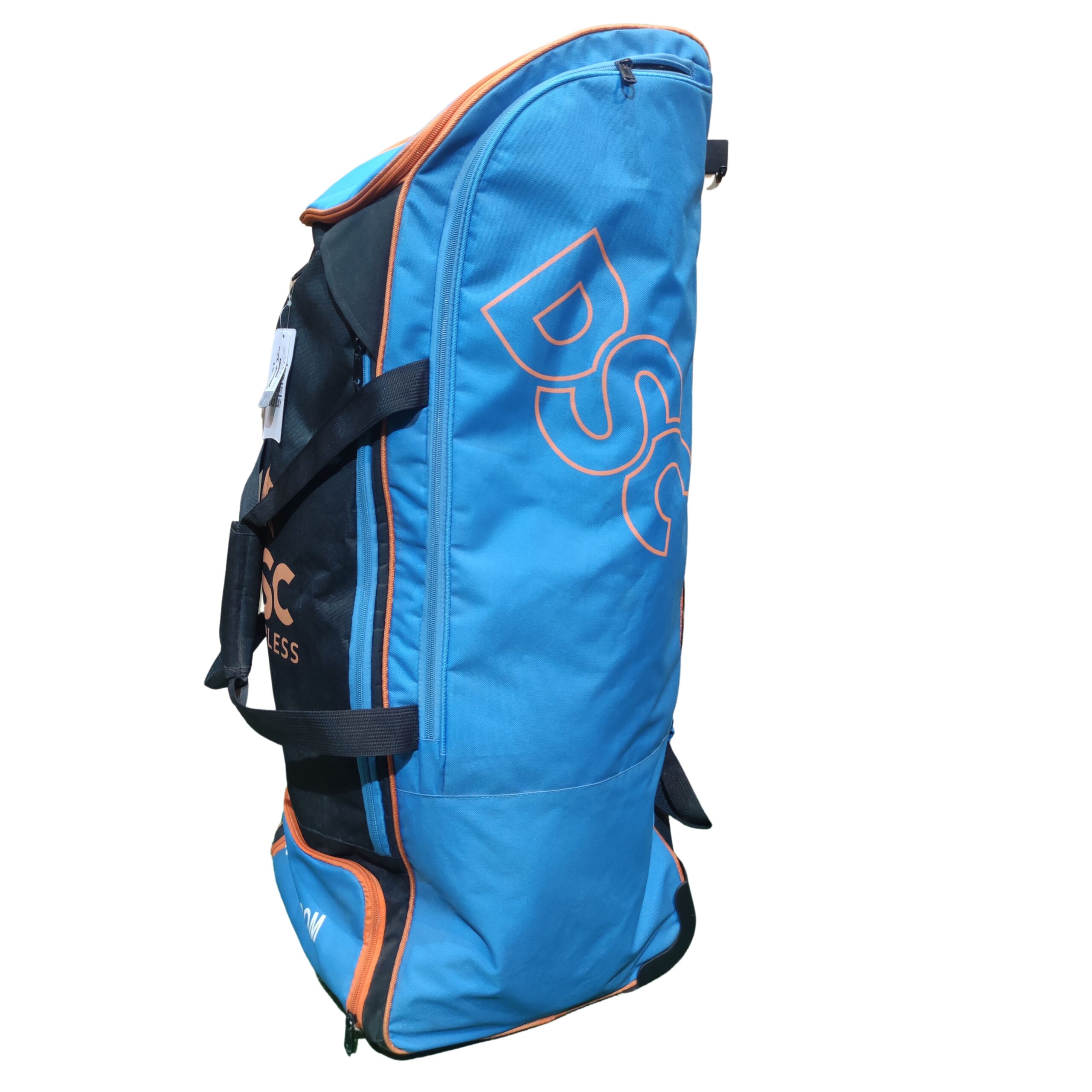 Side profile showing compact, rugged design of DSC Fearless Intense Pro Duffle Wheelie Bag 2025 — built for Pakistan journeys.