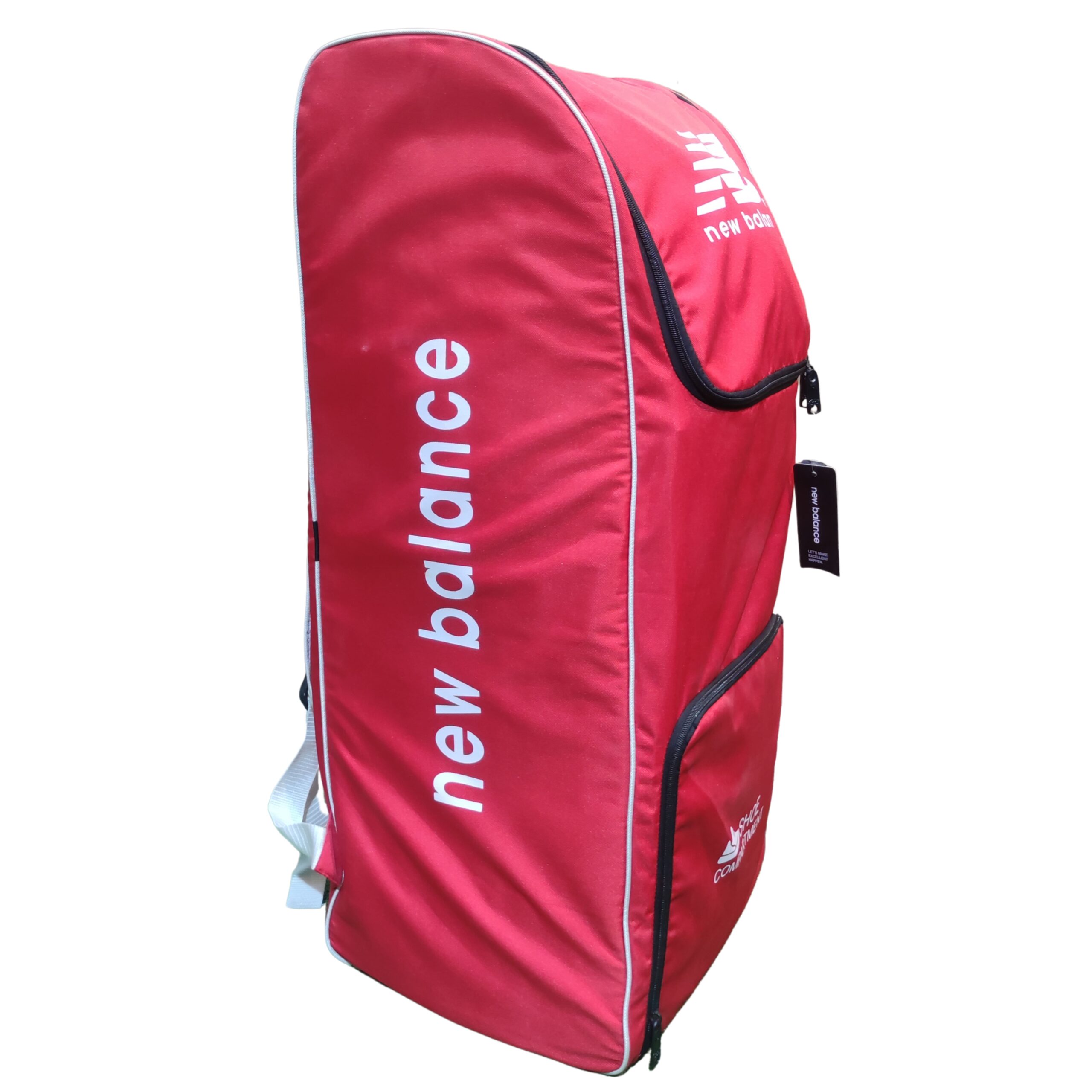 New Balance Classic Duffle Bag 2025 – Side View | Maximum Storage Capacity for Travel New Balance Classic Duffle Bag 2025 Side View – Duffel Bag with Maximum Storage for Pakistan Travel